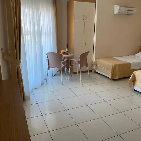 מלון House *